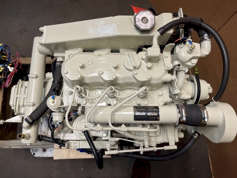 Universal 5424 Marine Diesel Engine