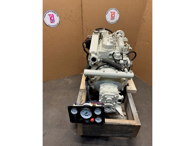 Universal 5424 Marine Diesel Engine