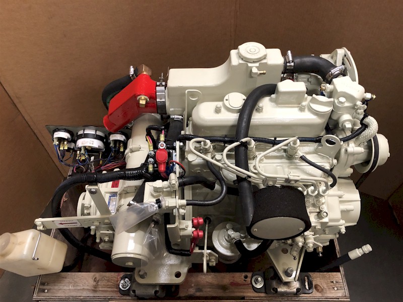 Universal M25 XPBC Marine Diesel Engine